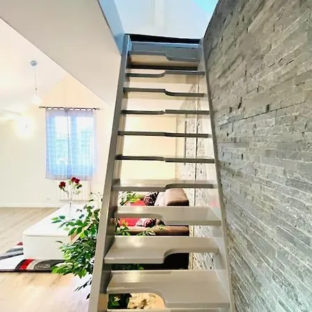 Le Red Loft A 5min Du Centre-ville Avec Parking Privatif Gratuit Apartment Annecy